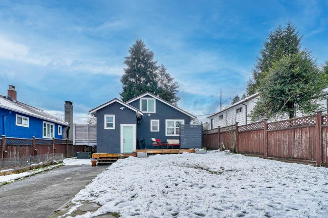 315 Holmes Street, House other with 2 bedrooms, 1 bathrooms and 3 parking in New Westminster BC | Image 15