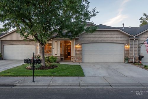 372 S Golden Eagle Ln, Eagle, ID, 83616-6077 | Card Image