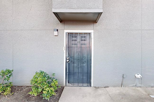 View of exterior entry | Image 6