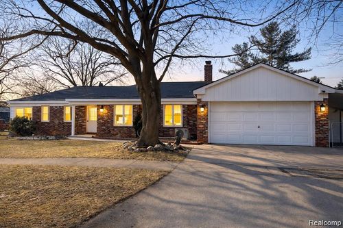 5441 Arden Ave, Warren, MI, 48092-1189 | Card Image