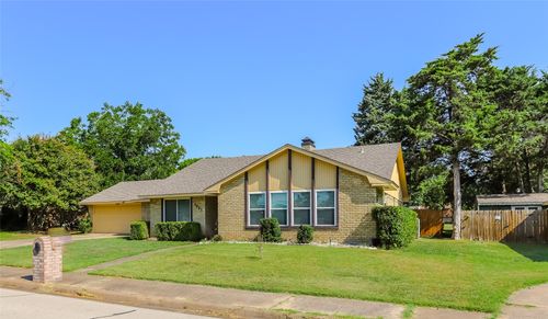 1327 Big Stone Gap Rd, Duncanville, TX, 75137-2001 | Card Image