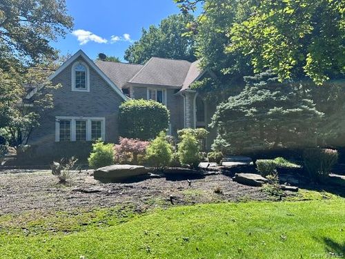 35 Senator Levy Dr, Suffern, NY, 10901-3959 | Card Image
