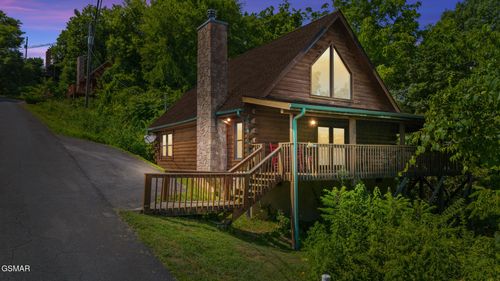 2213 Eagle Feather Dr, Sevierville, TN, 37876-1459 | Card Image