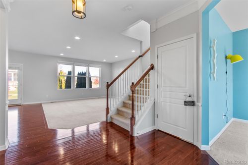 57570 Village Dr, New Hudson, MI, 48165-8555 | Card Image