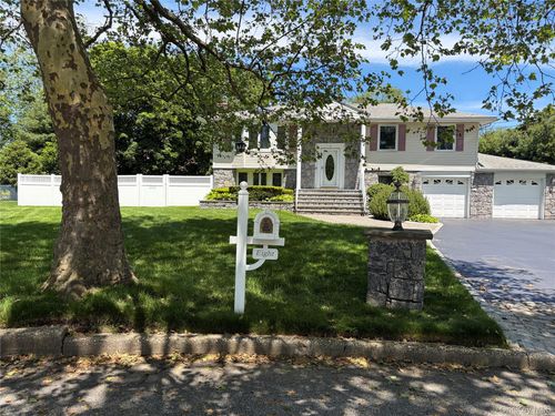 8 Stell Ln, East Northport, NY, 11731-4511 | Card Image
