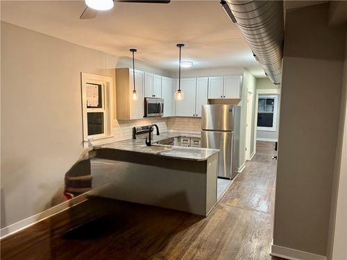 apt-2n-3704 Baltimore Ave, Kansas City, MO, 64111-7117 | Card Image