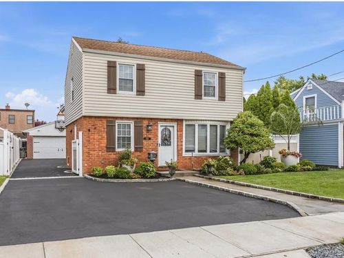 306 Latham Rd, Mineola, NY, 11501-1105 | Card Image