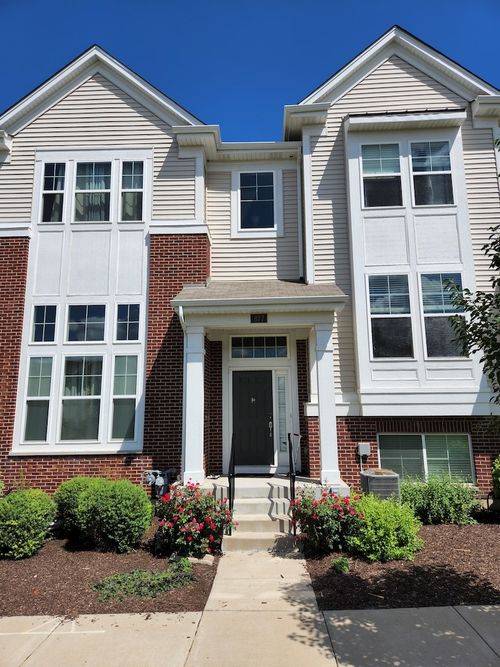 877 Lewisburg Ln, Aurora, IL, 60504-2115 | Card Image