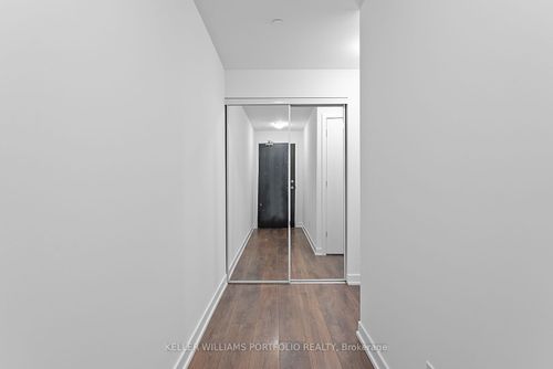 1009-50 Bruyeres Mews, Toronto, ON, M5V0H8 | Card Image
