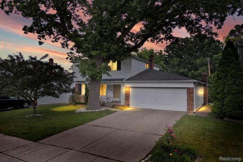 450 N Bywood Ave, Clawson, MI, 48017-1415 | Card Image