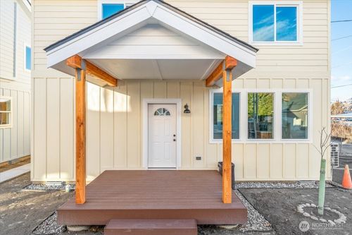 409 E Okanogan Ave, Chelan, WA, 98816-9686 | Card Image