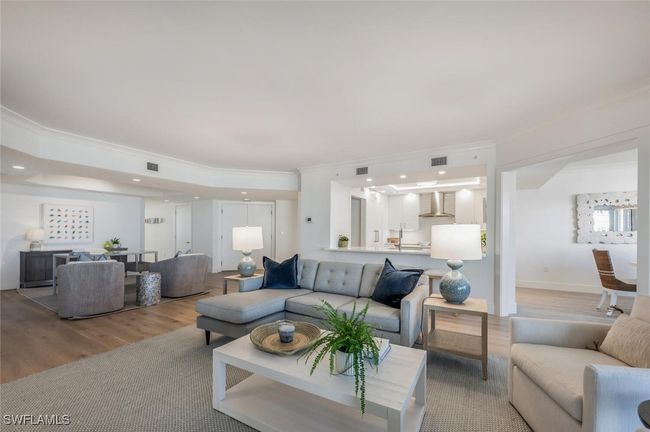 APT-702 - 4021 Gulf Shore Blvd N, Condo with 3 bedrooms, 3 bathrooms and null parking in NAPLES FL | Image 8