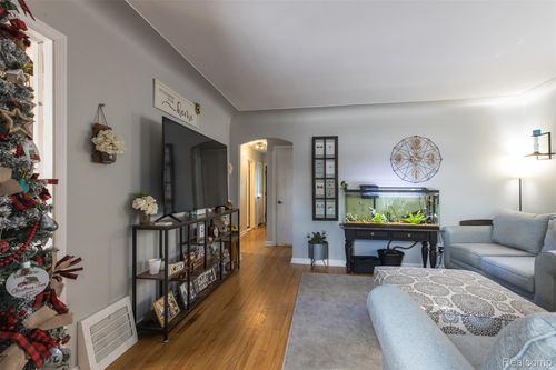 2050 17th St, Wyandotte, MI, 48192-3820 | Card Image