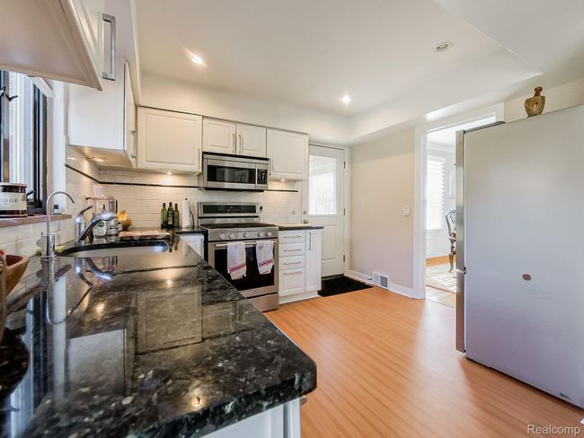 1304 Devonshire Rd, House other with 3 bedrooms, 3 bathrooms and null parking in Grosse Pointe Park MI | Image 15