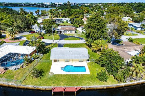 2000 Nw 33rd Ct, Oakland Park, FL, 33309-5743 | Card Image