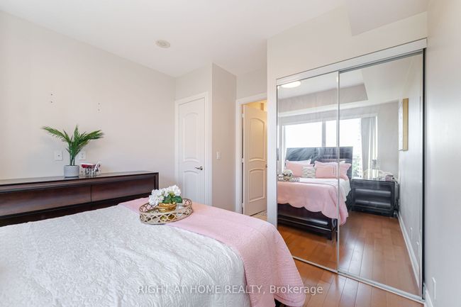909 - 9225 Jane St, Condo with 2 bedrooms, 2 bathrooms and 4 parking in Vaughan ON | Image 14