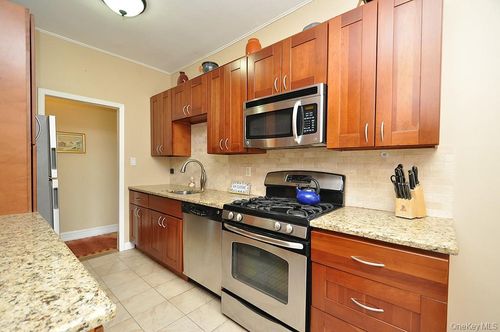 5j-143 Garth Rd, Scarsdale, NY, 10583-3851 | Card Image