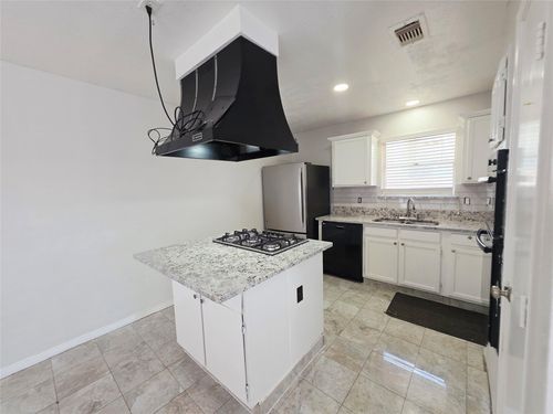15330 Oak Terrace Dr, Houston, TX, 77082-4052 | Card Image