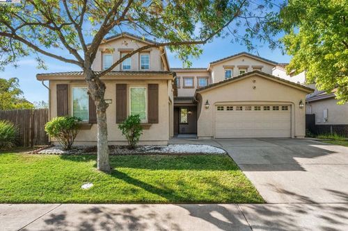 5212 Namath Cir, Elk Grove, CA, 95757-4301 | Card Image
