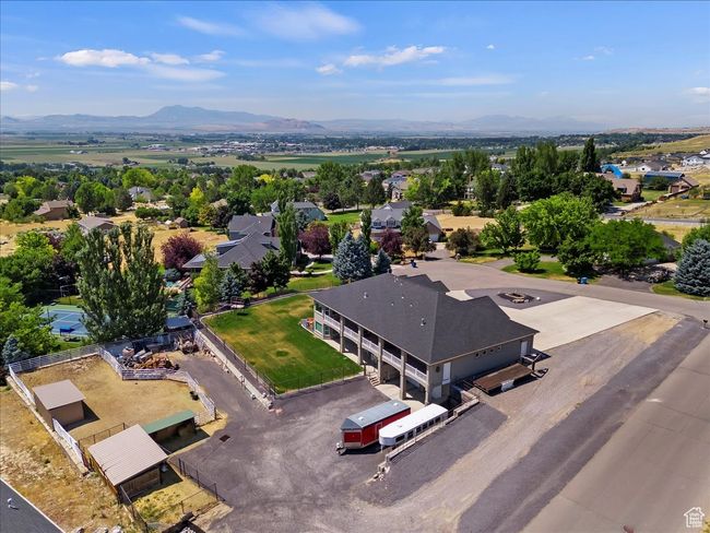 898 E 260 N, House other with 4 bedrooms, 5 bathrooms and 9 parking in Hyde Park UT | Image 8
