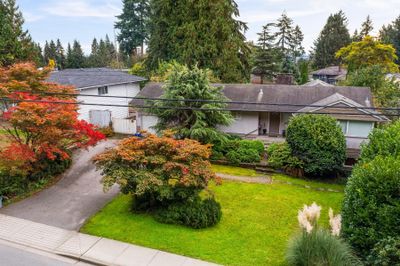 695 Burley Dr, House other with 3 bedrooms, 2 bathrooms and 6 parking in West Vancouver BC | Image 2