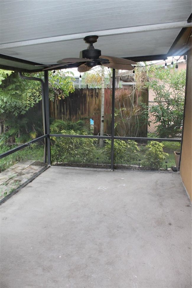 0 - 700 N Douglas Rd, House other with 4 bedrooms, 2 bathrooms and null parking in Pembroke Pines FL | Image 19