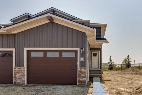 12 Springfield Boulevard, Sylvan Lake, AB, T4S0S5 | Card Image