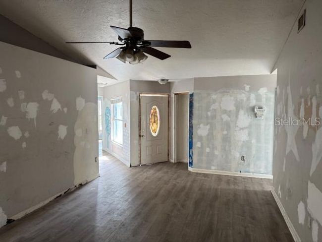 6928 43 Rd Ct E, House other with 3 bedrooms, 2 bathrooms and null parking in Sarasota FL | Image 4