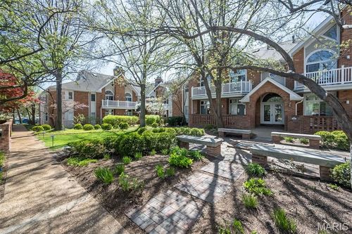 12 Country Club Ter, Kirkwood, MO, 63122-4673 | Card Image