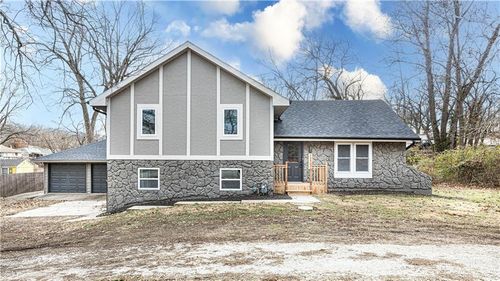 13331 Metropolitan Avenue, Bonner Springs, KS, 66012 | Card Image