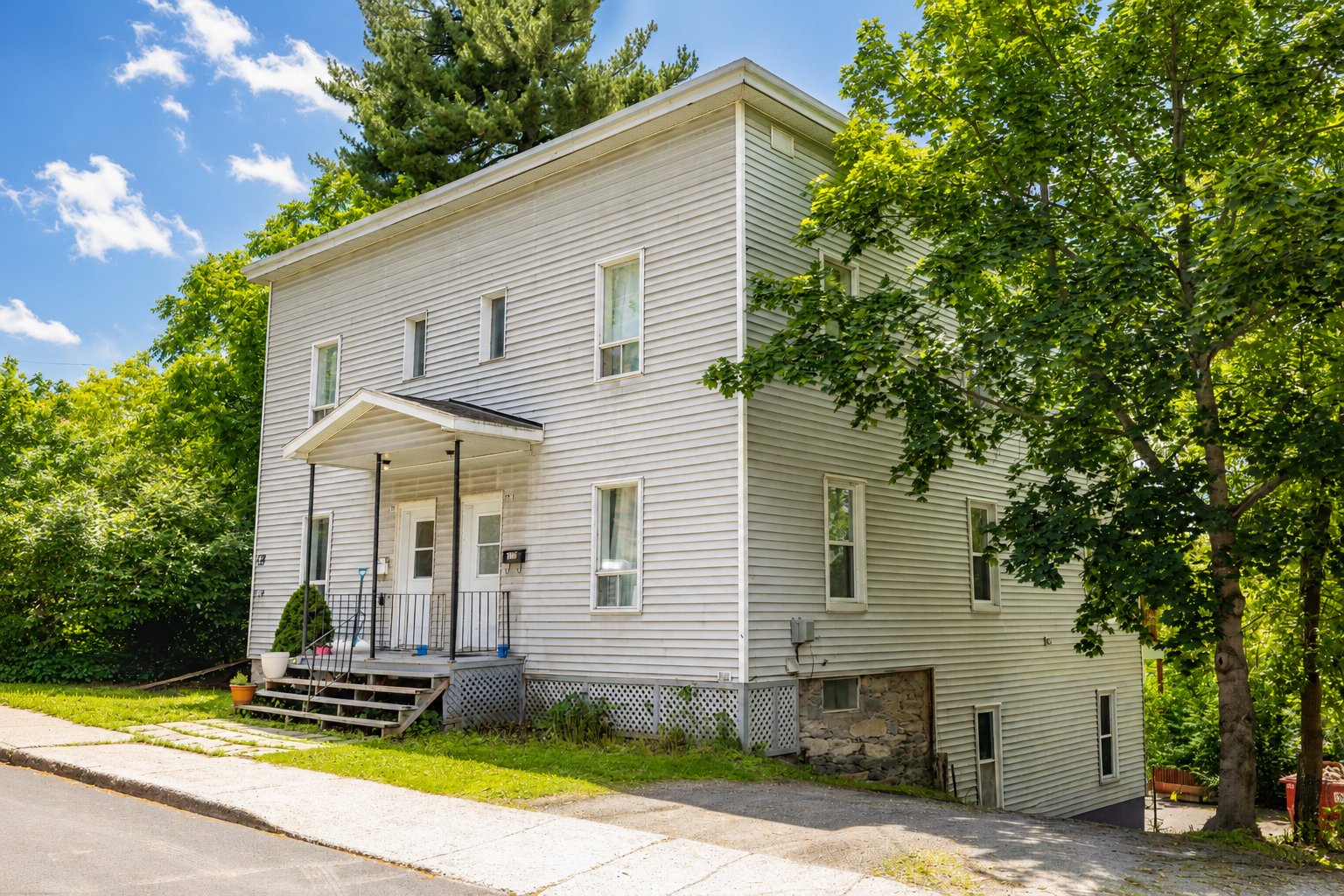 Residential Income in Sherbrooke (Fleurimont) 3