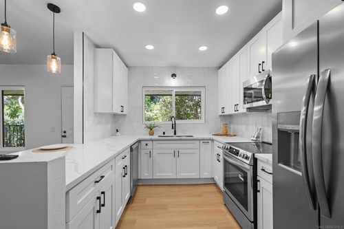 unit-32-4205 Asher St, San Diego, CA, 92110-3612 | Card Image