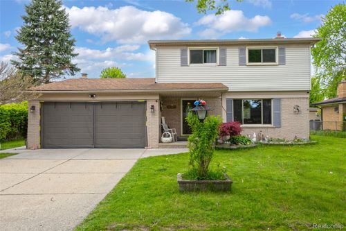 30615 Scrivo Dr, Warren, MI, 48092-4958 | Card Image