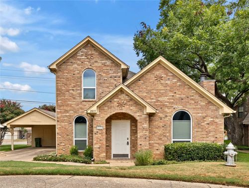 2815 Inniswood Cir, Arlington, TX, 76015-2234 | Card Image