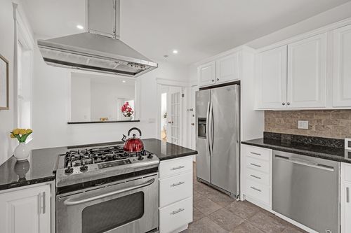 apt-1-233 Freeman St, Brookline, MA, 02446-6792 | Card Image