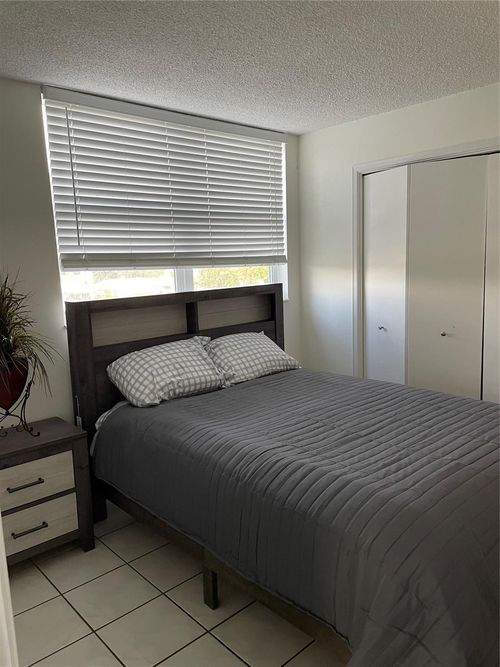 apt-301-1731 Se 15th St, Fort Lauderdale, FL, 33316-3032 | Card Image