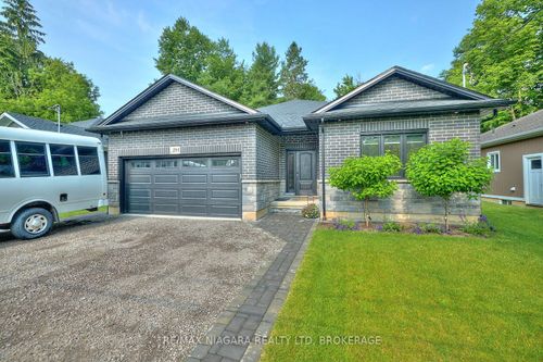 201 Pleasant Ave N, Ridgeway, ON, L0S1N0 | Card Image