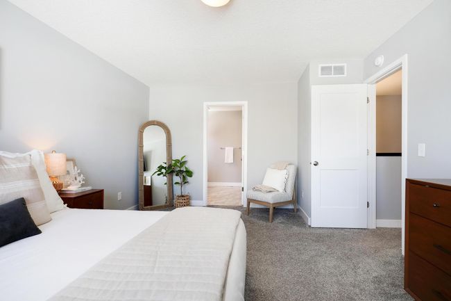 Primary suite with private bath & walk-in closet | Image 27