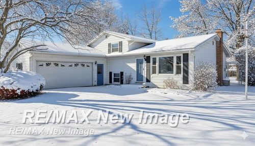 665 Briarwood Dr, Vassar, MI, 48768-1403 | Card Image