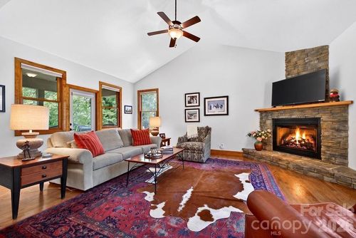 24 Triple Fairways Dr, Hendersonville, NC, 28739-5706 | Card Image