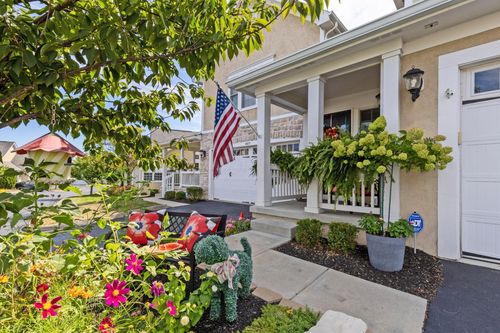 4821 Saint Andrews Dr, Grove City, OH, 43123-8198 | Card Image
