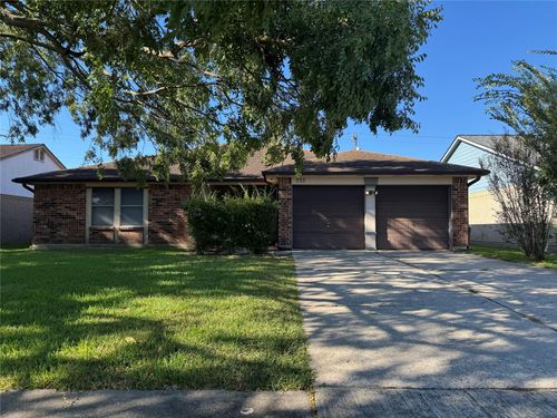 333 Forest Hills Dr, League City, TX, 77573-5771 | Card Image