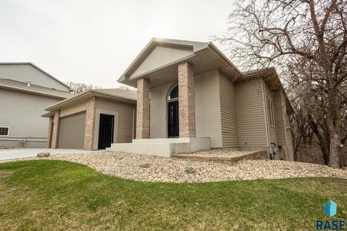 7 N Sun Valley Pl, Sioux Falls, SD, 57110-5772 | Card Image