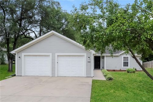 7303 Oak St, Pleasant Valley, MO, 64068-7817 | Card Image