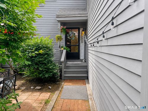 48-48 Ledgewood Dr, Brookfield, CT, 06804-3423 | Card Image