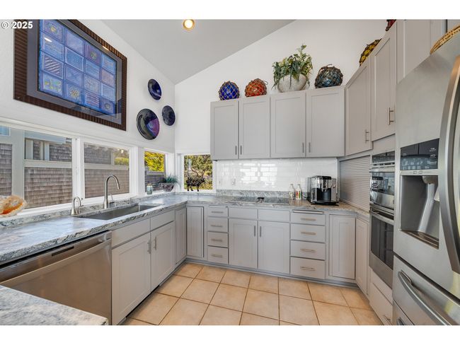 5285 Capes Loop, House attached with 3 bedrooms, 3 bathrooms and 1 parking in Tillamook OR | Image 11