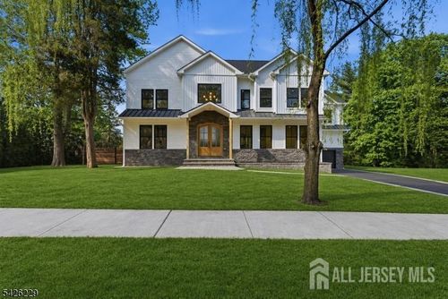 61 Hickory St, Metuchen, NJ, 08840-2709 | Card Image