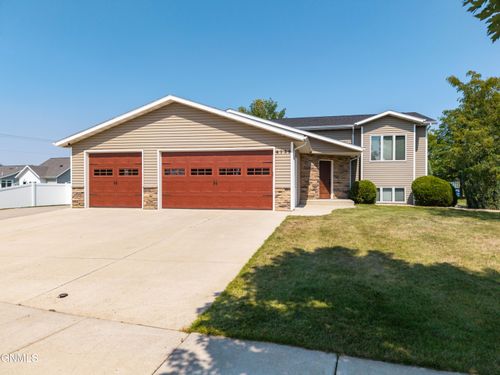4139 Bayport Pl Se, Mandan, ND, 58554-6318 | Card Image