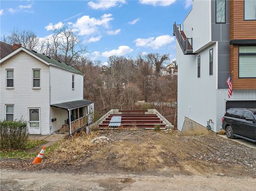 424 Clarence St, Pittsburgh, PA, 15211-1142 | Card Image