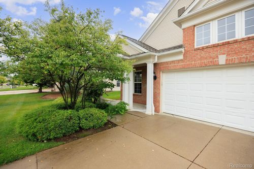 69-6523 Prairie Dunes Dr, Grand Blanc, MI, 48439-2657 | Card Image